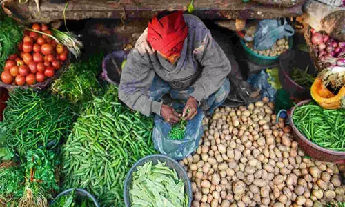 भारत में थोक महंगाई दर अप्रैल में 13 महीनों के निचले स्तर पर रही भारत में थोक महंगाई दर अप्रैल में 13 महीनों के निचले स्तर पर रही