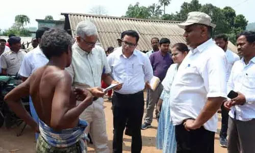 Odisha के मुख्य सचिव ने नगाड़ा गांव का दौरा किया Odisha के मुख्य सचिव ने नगाड़ा गांव का दौरा किया