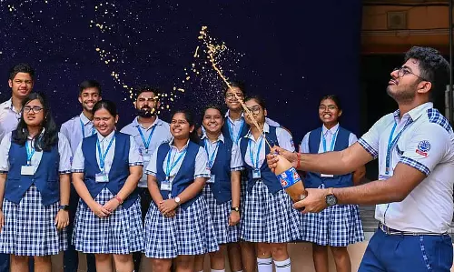 CBSE परीक्षा में ट्विन सिटी के छात्रों का जलवा, टॉपरों को 99 प्रतिशत से अधिक अंक CBSE परीक्षा में ट्विन सिटी के छात्रों का जलवा, टॉपरों को 99 प्रतिशत से अधिक अंक