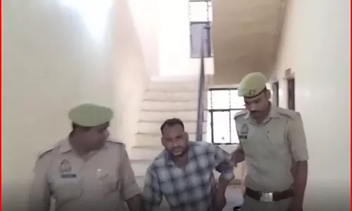 पुलिस की गिरफ्त में देश विरोधी पोस्ट करने वाला, निकल गई सारी हेकड़ी पुलिस की गिरफ्त में देश विरोधी पोस्ट करने वाला, निकल गई सारी हेकड़ी