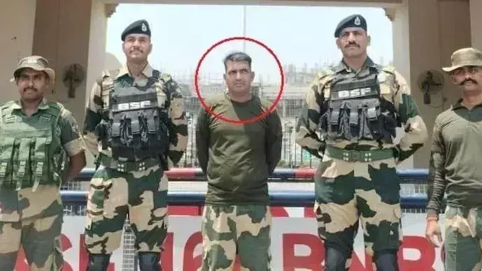 Delhi: BSF जवान पूर्णम की घर वापसी पर परिवार में खुशियों का माहौल, मिठाई बांटी Delhi: BSF जवान पूर्णम की घर वापसी पर परिवार में खुशियों का माहौल, मिठाई बांटी