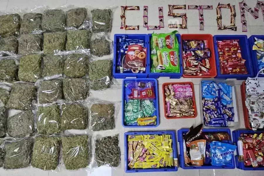 बिस्किट में छिपाकर रखा गया MDMA, 34 किलो हाइब्रिड गांजा जब्त बिस्किट में छिपाकर रखा गया MDMA, 34 किलो हाइब्रिड गांजा जब्त
