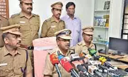 चेन-स्नेचिंग रोकने के लिए पुलिस ने की कार्रवाई चेन-स्नेचिंग रोकने के लिए पुलिस ने की कार्रवाई