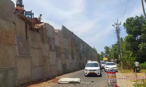 राष्ट्रीय राजमार्ग पर पुल निर्माण के दौरान स्लैब सड़क पर गिर गया; तलानारिज़ा की बदौलत आपदा टल गई