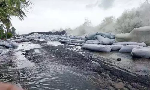 मानसून आ रहा है; तटीय लोगों को समुद्री कटाव का डर