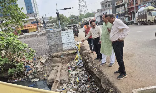 रायपुर : जोन 2 क्षेत्र के नालों की हुई सफाई रायपुर : जोन 2 क्षेत्र के नालों की हुई सफाई