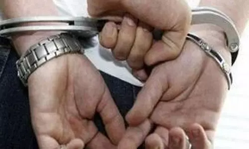Firozabad: पुलिस मुठभेड़ में गोली लगने से बदमाश घायल Firozabad: पुलिस मुठभेड़ में गोली लगने से बदमाश घायल