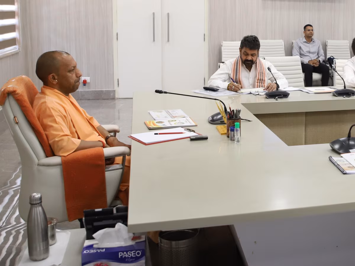 Lucknow: मिलावटखोरी पर सख्त हुए सीएम योगी Lucknow: मिलावटखोरी पर सख्त हुए सीएम योगी