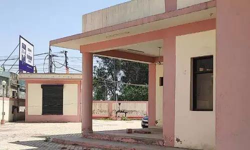 डॉक्टरों की कमी और खराब सुविधाओं के कारण दोराहा CHC में सेवाएं प्रभावित डॉक्टरों की कमी और खराब सुविधाओं के कारण दोराहा CHC में सेवाएं प्रभावित