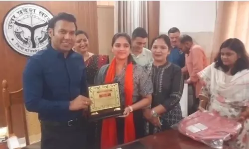 Shamli: सीबीएसई टॉपर सावी जैन को मिला डीएम से सम्मान Shamli: सीबीएसई टॉपर सावी जैन को मिला डीएम से सम्मान