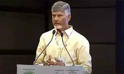 धन का सृजन होना चाहिए और उसे लोगों को दिया जाना चाहिए: CM Chandrababu धन का सृजन होना चाहिए और उसे लोगों को दिया जाना चाहिए: CM Chandrababu