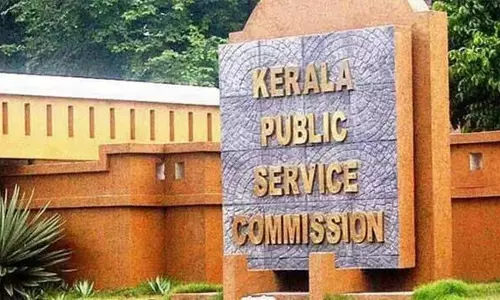 Kerala: पीएससी सदस्यों के लिए उच्च पेंशन; पूर्व पीएससी अध्यक्ष, सदस्यों के पक्ष में आदेश Kerala: पीएससी सदस्यों के लिए उच्च पेंशन; पूर्व पीएससी अध्यक्ष, सदस्यों के पक्ष में आदेश