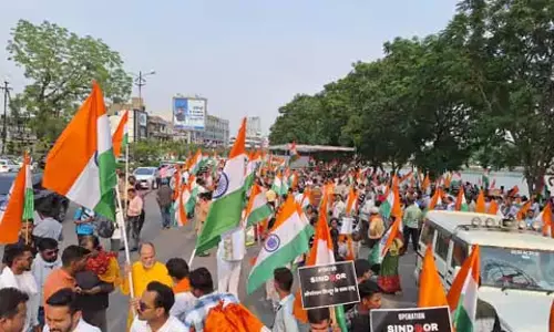 तेलीबांधा से ऑपरेशन सिंदूर की सफलता पर निकाली गई तिरंगा यात्रा