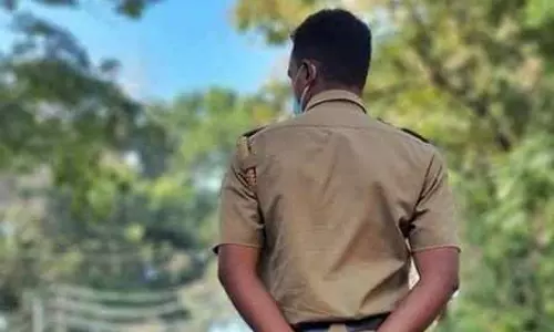Kerala: खाकी वर्दीधारी पुरुषों का भावुक और रचनात्मक पक्ष Kerala: खाकी वर्दीधारी पुरुषों का भावुक और रचनात्मक पक्ष