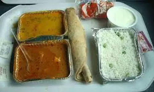 Kochi: रेलवे फूड सप्लाई में बड़ी लापरवाही, छापेमारी में सड़ा मांस बरामद