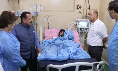 डॉ. जितेंद्र ने GMC जम्मू का दौरा कर घायलों का हालचाल जाना