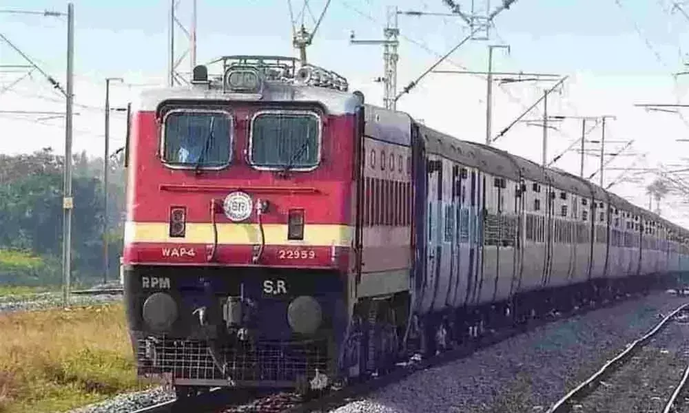 Andhra: अतिरिक्त भीड़ को कम करने के लिए ग्रीष्मकालीन विशेष ट्रेनें
