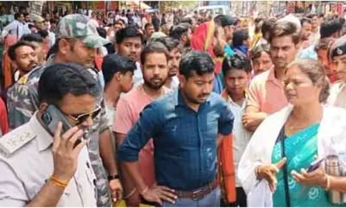 Latehar में पुलिस हिरासत में एक व्यक्ति की मौत पर विरोध प्रदर्शन Latehar में पुलिस हिरासत में एक व्यक्ति की मौत पर विरोध प्रदर्शन