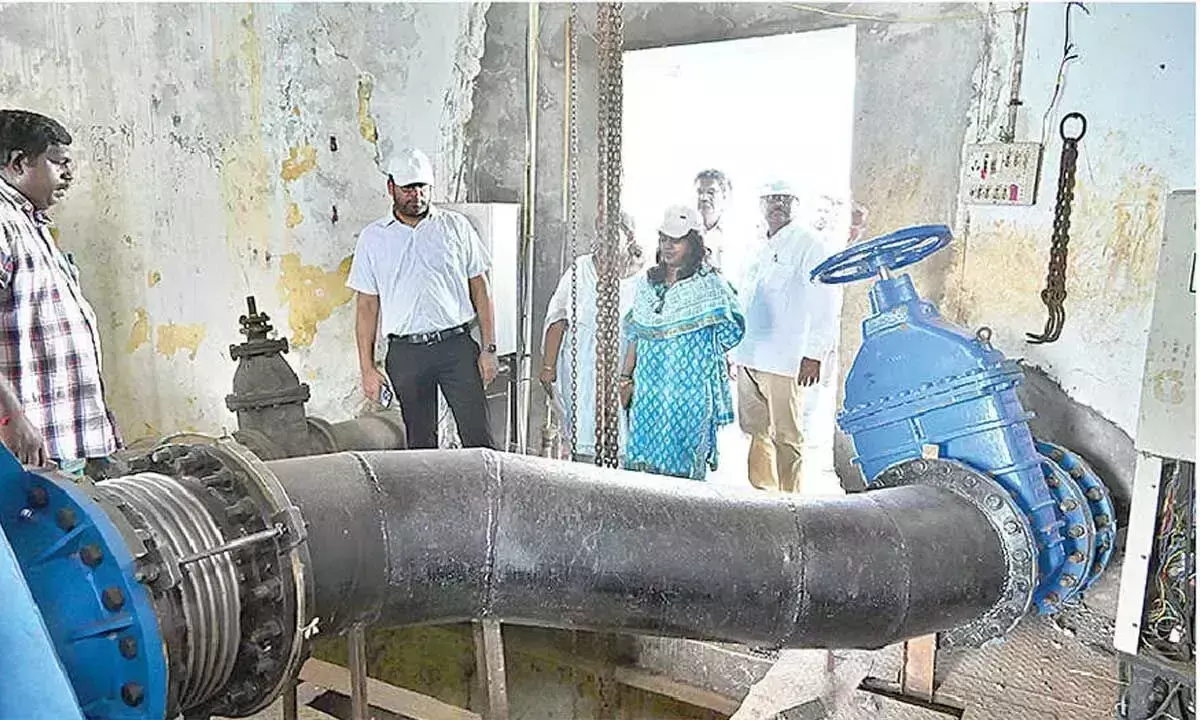 Andhra: नगर निगम प्रमुख ने अधिकारियों से कहा, पानी की कमी से बचें