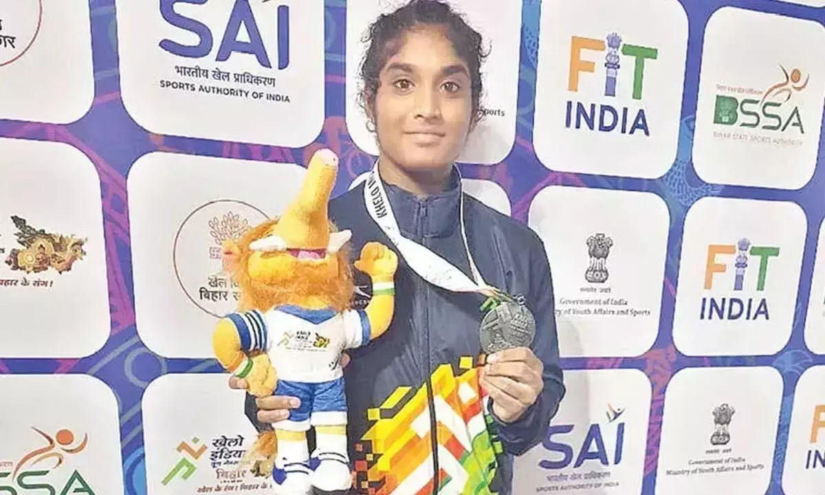 Andhra: खेलो इंडिया यूथ गेम्स में जूहिता ने रजत पदक जीता Andhra: खेलो इंडिया यूथ गेम्स में जूहिता ने रजत पदक जीता