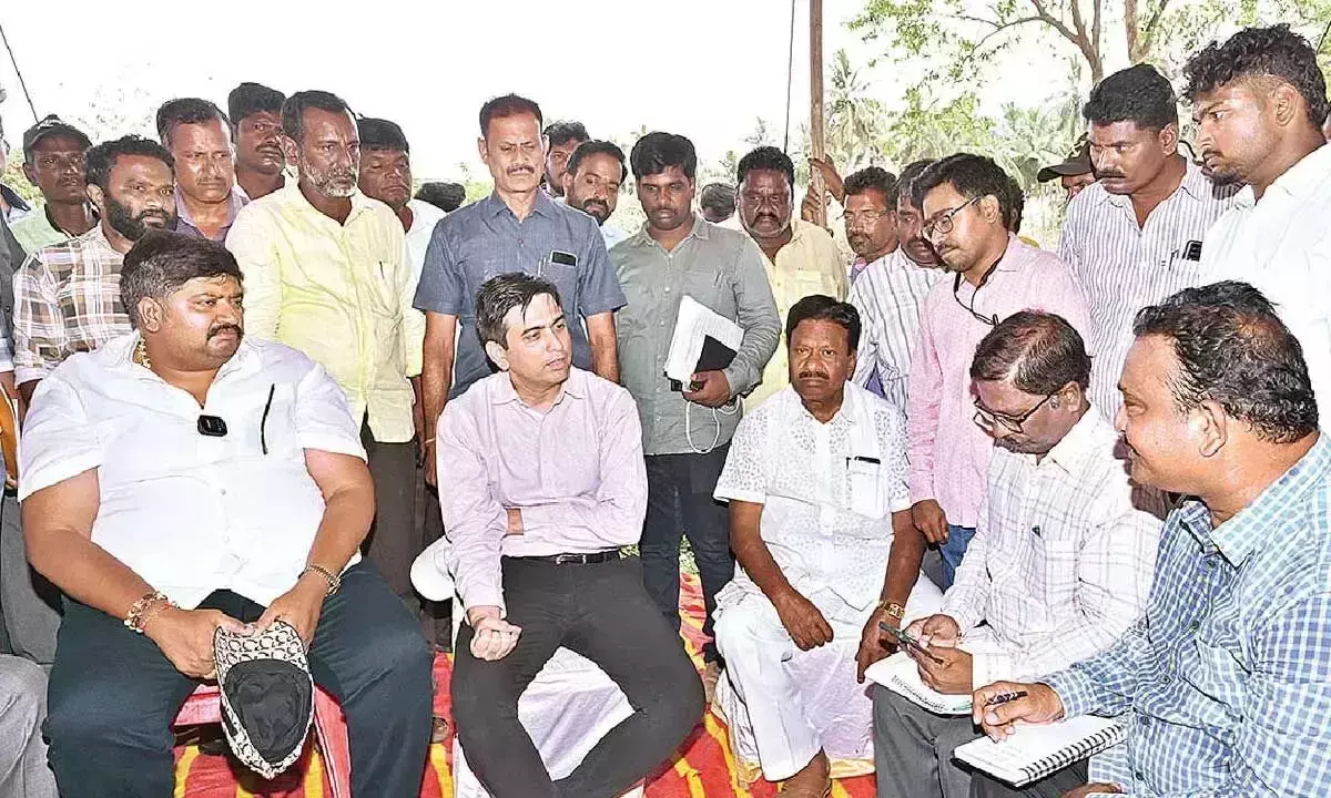 Andhra: कलेक्टर ने तालाबों से गाद निकालने का कार्य शुरू करने के आदेश दिए Andhra: कलेक्टर ने तालाबों से गाद निकालने का कार्य शुरू करने के आदेश दिए