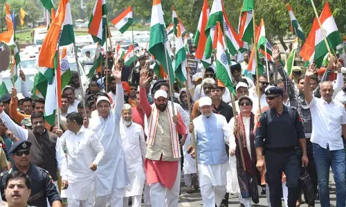 CM Nayab Saini की अगुवाई में निकाली गई तिरंगा यात्रा में बड़ी संख्या में लोग शामिल हुए CM Nayab Saini की अगुवाई में निकाली गई तिरंगा यात्रा में बड़ी संख्या में लोग शामिल हुए
