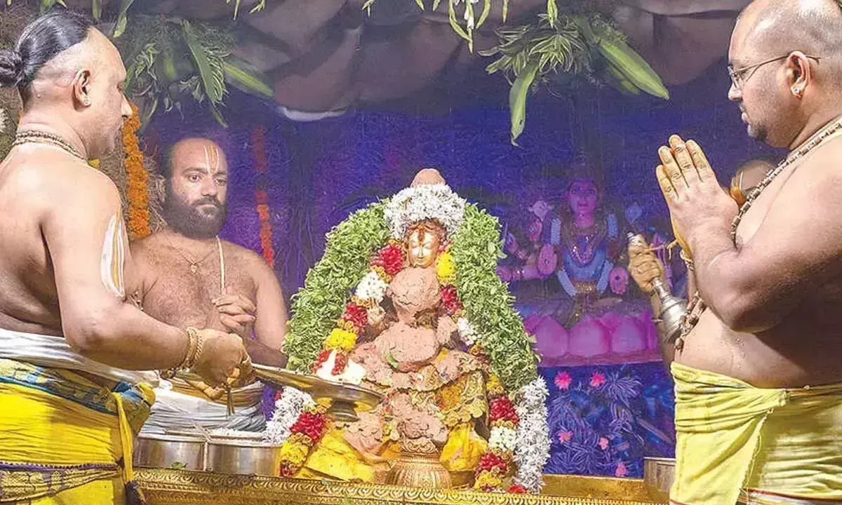 Andhra: तिरुचनूर में वसंतोत्सव का समापन Andhra: तिरुचनूर में वसंतोत्सव का समापन