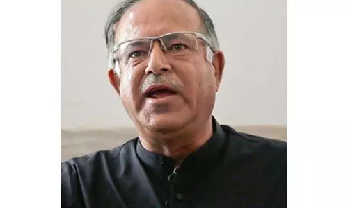 Karra ने नियंत्रण रेखा के गांवों का दौरा किया, गोलाबारी प्रभावित लोगों के लिए पुनर्वास पैकेज की मांग की Karra ने नियंत्रण रेखा के गांवों का दौरा किया, गोलाबारी प्रभावित लोगों के लिए पुनर्वास पैकेज की मांग की