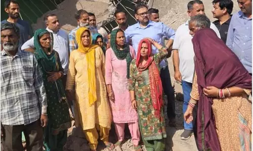 Satish Sharma ने गोलाबारी प्रभावित गांवों का दौरा किया
