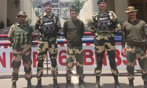 कुछ दिनों बाद कूटनीतिक जीत में पाकिस्तान ने पकड़ा गया BSF जवान भारत को सौंपा कुछ दिनों बाद कूटनीतिक जीत में पाकिस्तान ने पकड़ा गया BSF जवान भारत को सौंपा