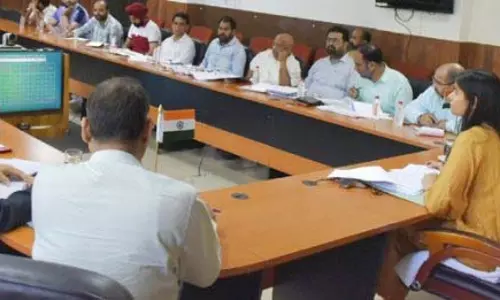 DDC रियासी ने सड़क परियोजनाओं की प्रगति की समीक्षा की