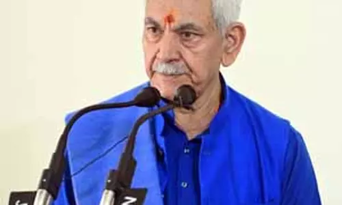 उत्तरी कमान के GOC-इन-सी ने जम्मू-कश्मीर एलजी से मुलाकात की उत्तरी कमान के GOC-इन-सी ने जम्मू-कश्मीर एलजी से मुलाकात की