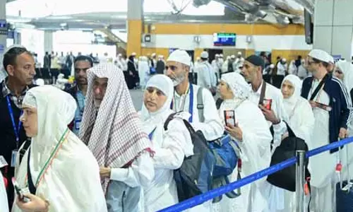 J&K: हज यात्रियों की सुविधा के लिए श्रीनगर हवाई अड्डे से 11 उड़ानें संचालित होंगी