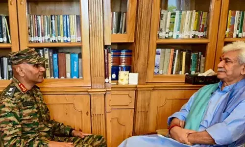उत्तरी सेना के कमांडर ने J&K के राज्यपाल मनोज सिन्हा से मुलाकात की