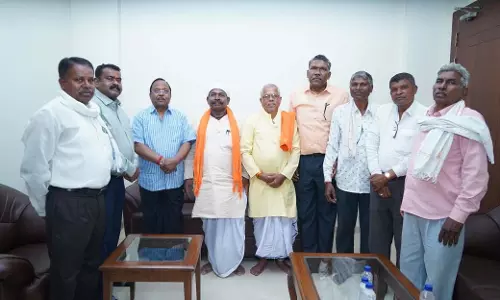 मंत्री नेताम से आदिशक्ति मां अंगारमोती ट्रस्ट प्रतिनिधिमंडल ने की सौजन्य भेंट मंत्री नेताम से आदिशक्ति मां अंगारमोती ट्रस्ट प्रतिनिधिमंडल ने की सौजन्य भेंट
