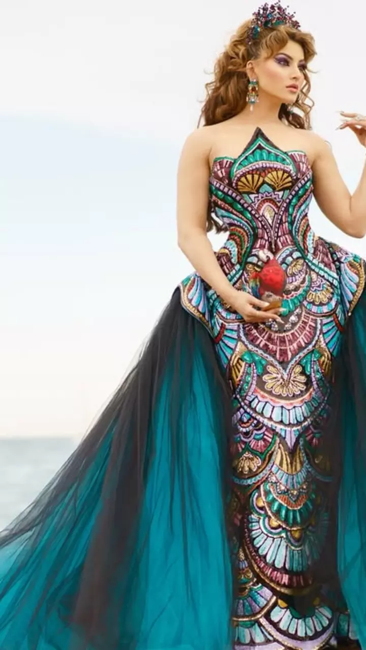 URVASHI RAUTELA का न्यू लुक वायरल