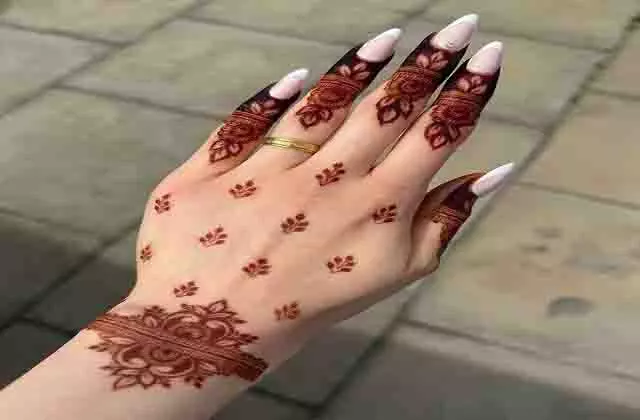 Finger Mehndi Designs: चुनें ये खास फिंगर डिजाइन Finger Mehndi Designs: चुनें ये खास फिंगर डिजाइन