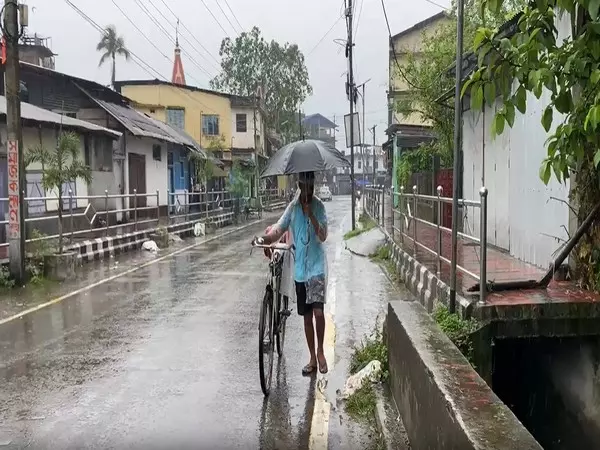 Assam: डिब्रूगढ़ में तीसरे दिन भी बारिश जारी, सड़कें जलमग्न Assam: डिब्रूगढ़ में तीसरे दिन भी बारिश जारी, सड़कें जलमग्न