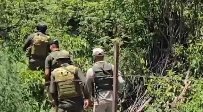 Jammu Kashmir: इस इलाके में दिखे 2 संदिग्ध, पहले लोगों से मांगा पानी और फिर Jammu Kashmir: इस इलाके में दिखे 2 संदिग्ध, पहले लोगों से मांगा पानी और फिर
