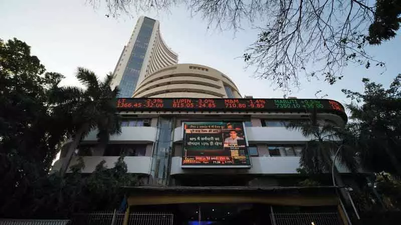 अप्रैल में मुद्रास्फीति के छह साल के निचले स्तर पर पहुंचने से बाजार में उछाल अप्रैल में मुद्रास्फीति के छह साल के निचले स्तर पर पहुंचने से बाजार में उछाल