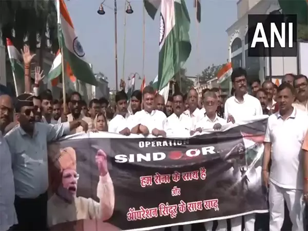 Ayodhya में भाजपा नेताओं, पार्टी कार्यकर्ताओं और पूर्व सैनिकों ने निकाली तिरंगा यात्रा Ayodhya में भाजपा नेताओं, पार्टी कार्यकर्ताओं और पूर्व सैनिकों ने निकाली तिरंगा यात्रा