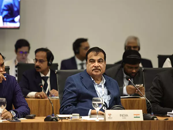 Nitin Gadkari ने ब्रिक्स सम्मेलन में भारत का प्रतिनिधित्व किया, पीएम मोदी सरकार की प्रमुख परिवहन पहलों पर प्रकाश डाला Nitin Gadkari ने ब्रिक्स सम्मेलन में भारत का प्रतिनिधित्व किया, पीएम मोदी सरकार की प्रमुख परिवहन पहलों पर प्रकाश डाला