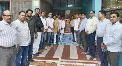 Ballia: TSCT की ओर से दिवंगत शिक्षामित्र रिंटू राय के परिजनों को 50 लाख रुपये की सहायता Ballia: TSCT की ओर से दिवंगत शिक्षामित्र रिंटू राय के परिजनों को 50 लाख रुपये की सहायता