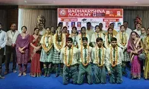 Ballia: 10वीं-12वीं के टॉपरों का राधाकृष्ण एकेडमी में भव्य अभिनंदन Ballia: 10वीं-12वीं के टॉपरों का राधाकृष्ण एकेडमी में भव्य अभिनंदन