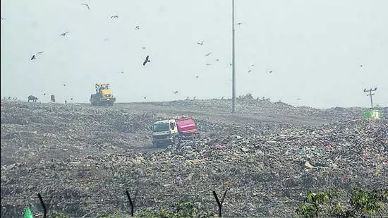 BMC ने देवनार लैंडफिल के कचरे को साफ करने के लिए 2,368 करोड़ रुपये का टेंडर जारी किया BMC ने देवनार लैंडफिल के कचरे को साफ करने के लिए 2,368 करोड़ रुपये का टेंडर जारी किया