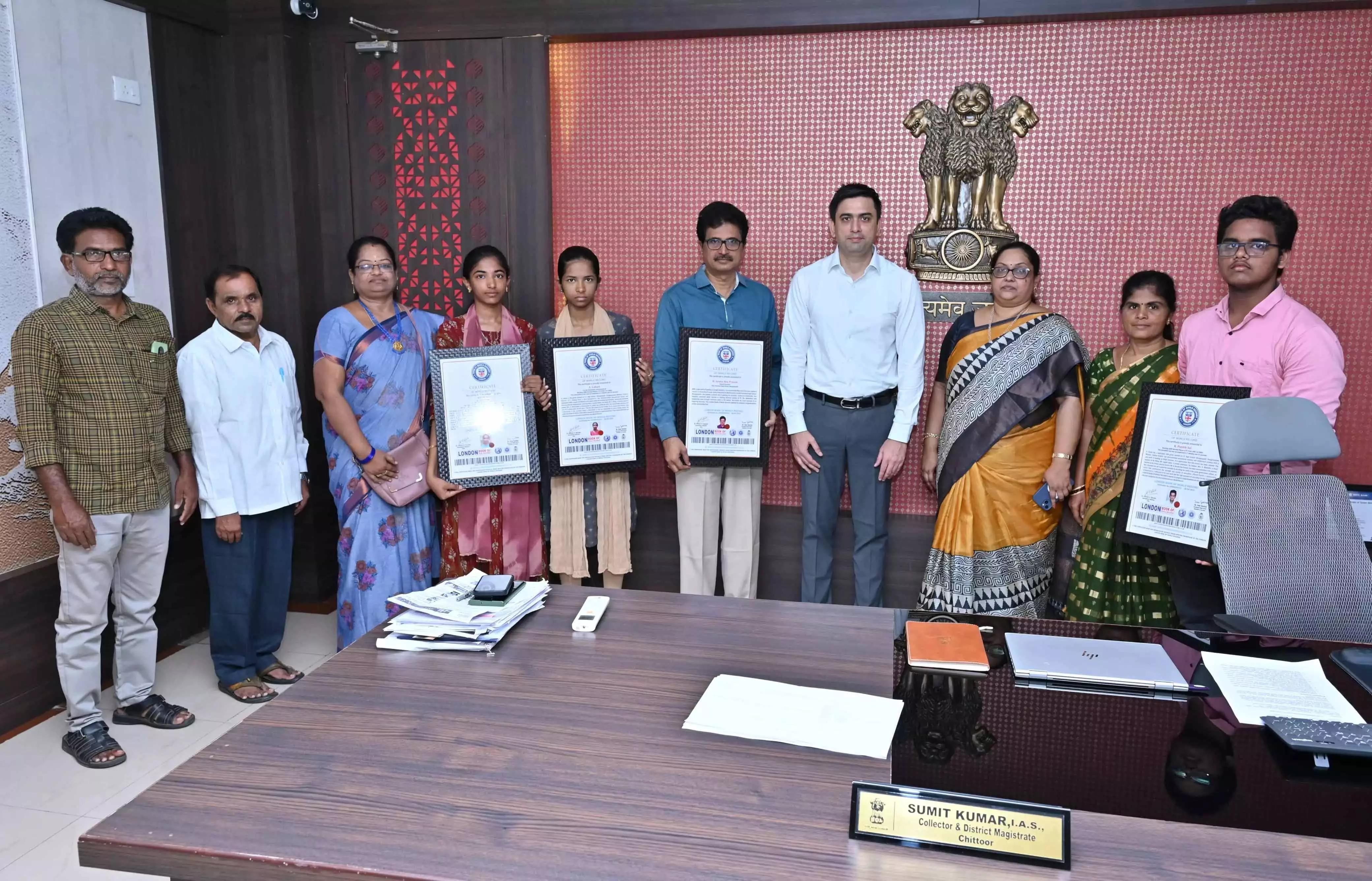 Chittoor के छात्रों ने लंदन वर्ल्ड बुक ऑफ रिकॉर्ड्स में अपना नाम दर्ज कराया Chittoor के छात्रों ने लंदन वर्ल्ड बुक ऑफ रिकॉर्ड्स में अपना नाम दर्ज कराया