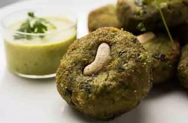 Recipe : घर पर बनाएं स्वादिष्ट हरा भरा कबाब Recipe : घर पर बनाएं स्वादिष्ट हरा भरा कबाब