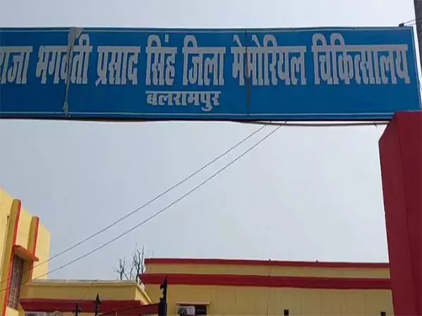 UP: कार-ट्रक की टक्कर में 5 लोगों की मौत, 8 घायल UP: कार-ट्रक की टक्कर में 5 लोगों की मौत, 8 घायल
