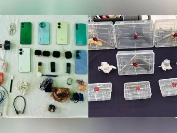 Police ने संगरूर जेल में ड्रग रैकेट का भंडाफोड़ किया, वरिष्ठ अधिकारी गिरफ्तार, हेरोइन, हथियार, नकदी जब्त Police ने संगरूर जेल में ड्रग रैकेट का भंडाफोड़ किया, वरिष्ठ अधिकारी गिरफ्तार, हेरोइन, हथियार, नकदी जब्त