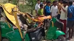 Hardoi: डंपर की चपेट में आए राहगीर, हादसे में छह की मौत Hardoi: डंपर की चपेट में आए राहगीर, हादसे में छह की मौत